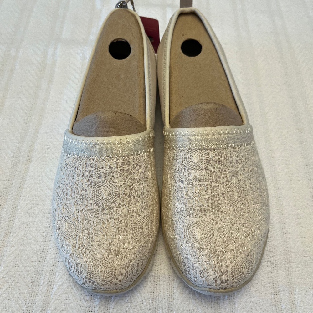 Skechers Air-cooled Memory Foam Cream Lace Shoes